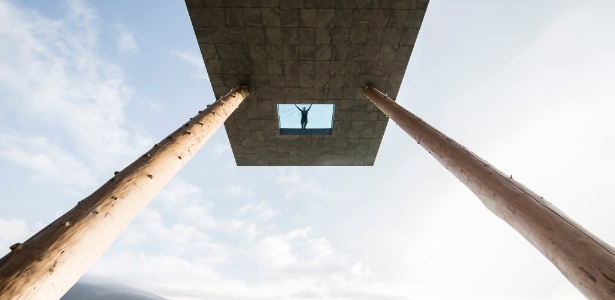 Hóspede nada na piscina do hotel Hubertus, no norte da Itália - Divulgação/Hotel Hubertus - Divulgação/Hotel Hubertus