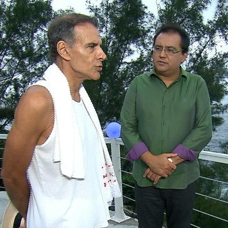 Mário Gomes é entrevistado em sua casa no bairro de Joatinga, no Rio, por Geraldo Luís  - Divulgação/RecordTV - Divulgação/RecordTV