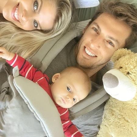 Karina Bacchi com o namorado, Amaury Nunes, e o filho, Enrico - Reprodução/Instagram