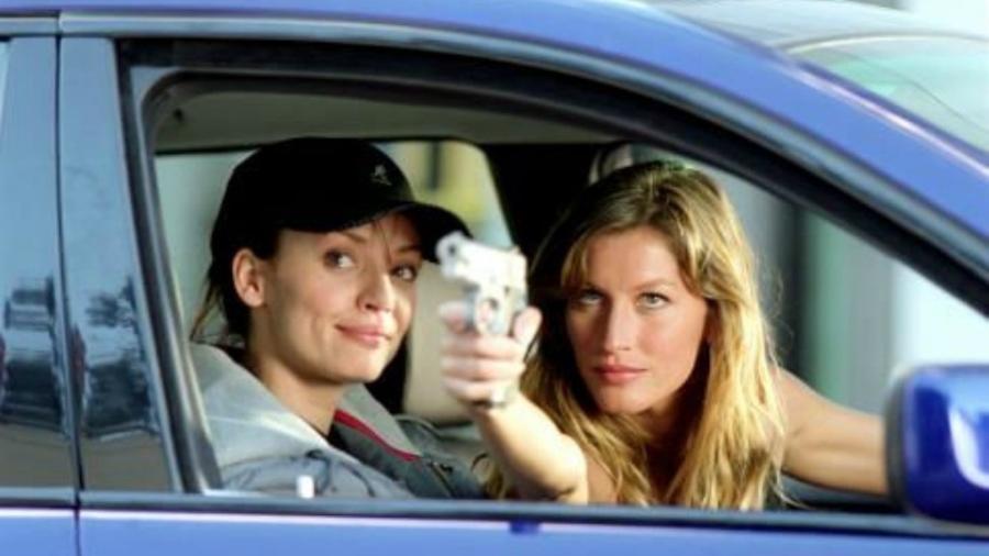 Ana Cristina de Oliveira e Gisele Bündchen em cena em "Táxi" (2004), que será exibido hoje na Sessão da Tarde - Divulgação
