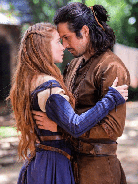 Marina Ruy Barbosa e Rômulo Estrela em cena de "Deus Salve o Rei" - Reprodução/Instagram/marinaruybarbosa - Reprodução/Instagram/marinaruybarbosa