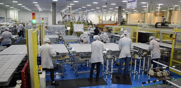 Maior que Tesla, chinesa BYD mira no Brasil muito além dos carros elétricos – 17/05/2023 Maior que Tesla, chinesa BYD mira no Brasil muito além dos carros elétricos – 17/05/2023