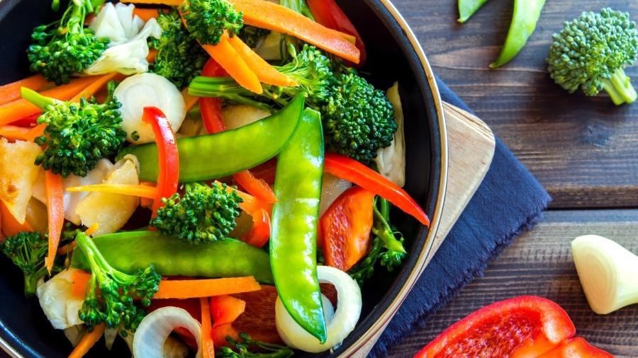 Pratos e alimentos baseados em vegetais estarão em alta em 2018 - iStock
