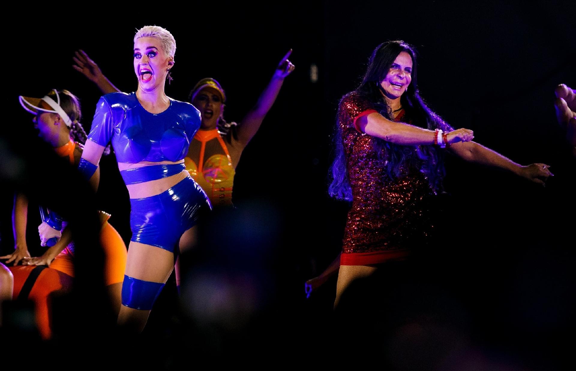 Katy Perry convidou a cantora Gretchen para dançar com ela no palco no show da turnê "Witness: The Tour", no estádio Allianz Parque, em São Paulo - Mariana Pekin/UOL