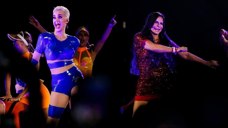 Katy Perry convidou a cantora Gretchen para dançar com ela no palco no show da turnê "Witness: The Tour" - Mariana Pekin/UOL