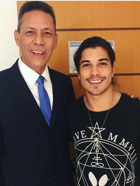 Douglas Sampaio ao lado de seu advogado - Reprodução/Instagram