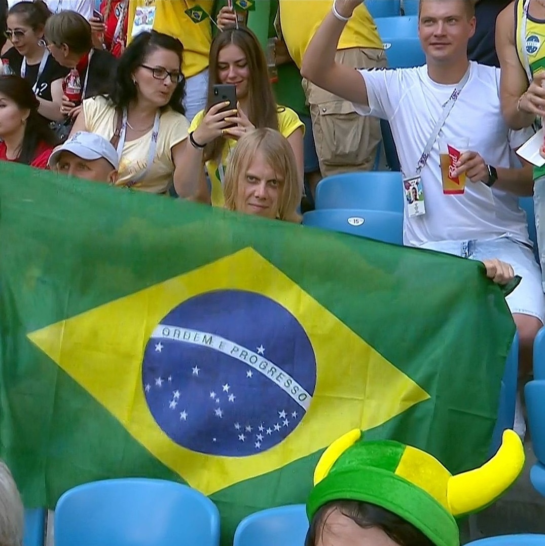 Antes de jogo do Brasil, torcida entra no clima com pintura no rosto - Copa  2018 - Extra Online