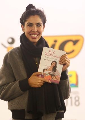 Na Bienal de SP, Bel Gil mostra seu livro "Bela Maternidade" - Iwi Onodera/UOL - Iwi Onodera/UOL
