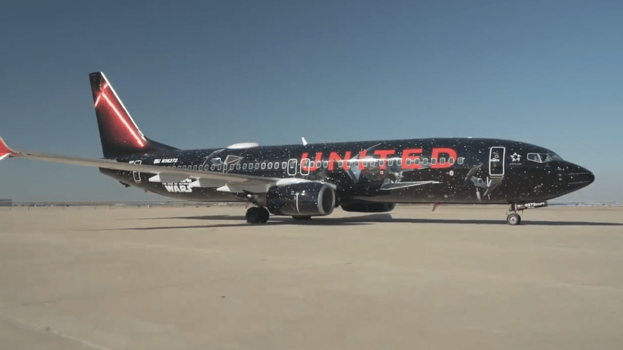Avião da United ganha pintura customizada para promover novo Star Wars - Reprodução/Twitter United Airlines