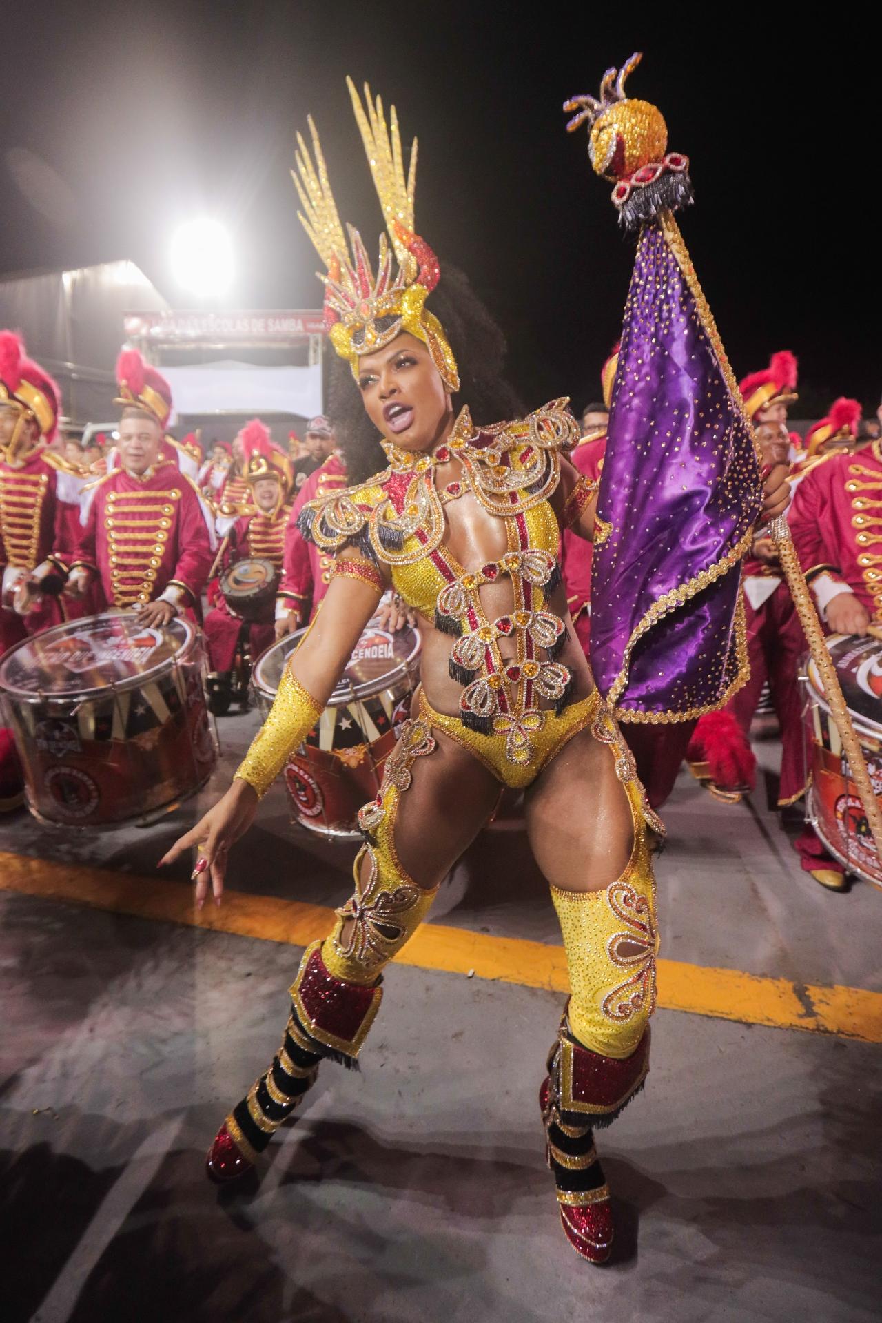 Dragões da Real desfila no Anhembi - Ricardo Matsukawa/UOL