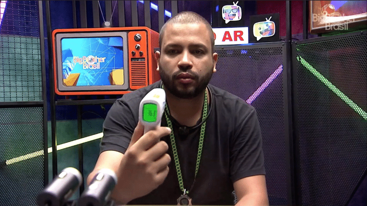 BBB 21: Brothers usam termômetro para medir temperatura - Reprodução Globoplay - Reprodução Globoplay