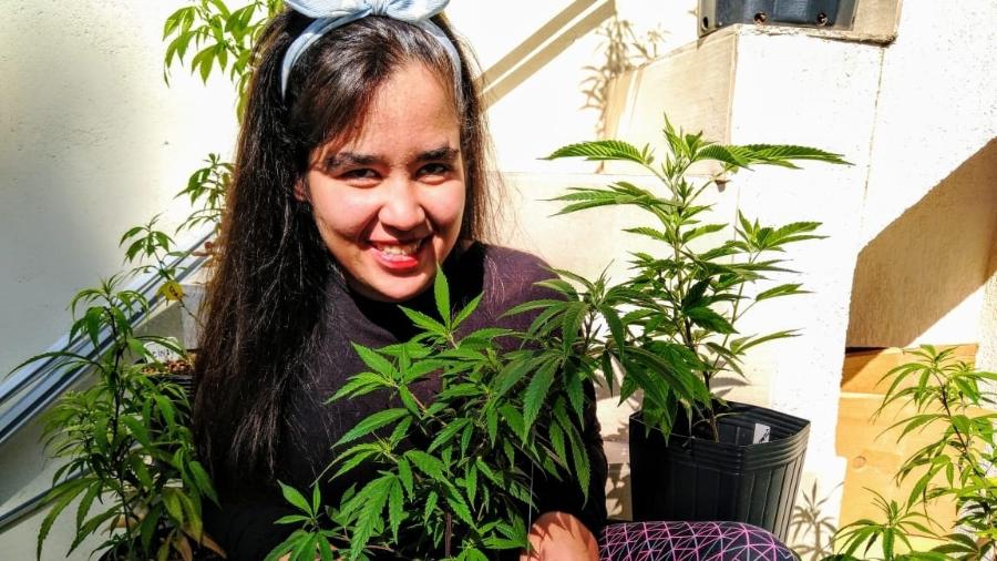 Clárian Carvalho usa cannabis medicinal, plantada em casa, para tratar síndrome de Dravet