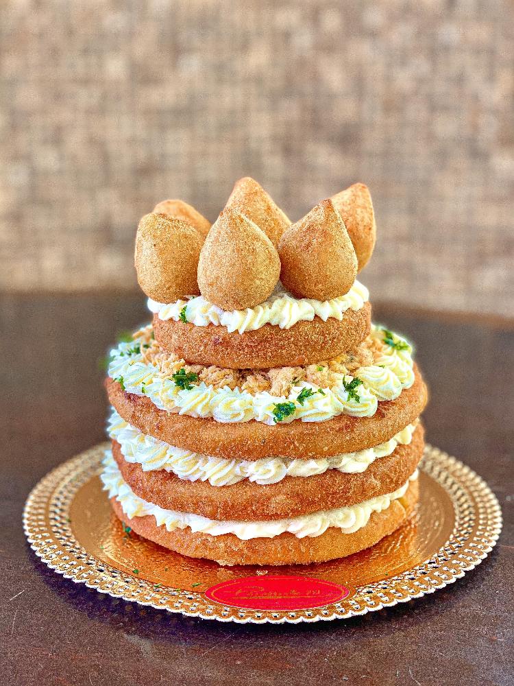 Naked cake de coxinha, da Panetteria ZN