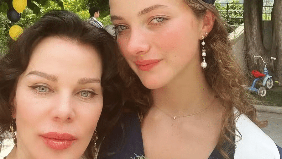 Debi Mazar e a filha mais nova