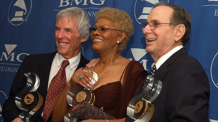 Burt Bacharach, Dionne Warwick e Hal David juntos em 2002