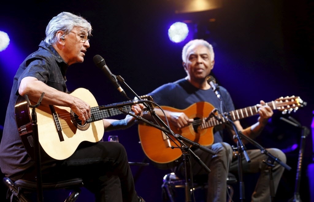 15.jul.2015 - Caetano Veloso e Gilberto apresentam o show "Dois Amigos, Um Século de Música" no 49º festival de Jazz de Montreux, na Suíça - Denis Balibouse/Reuters
