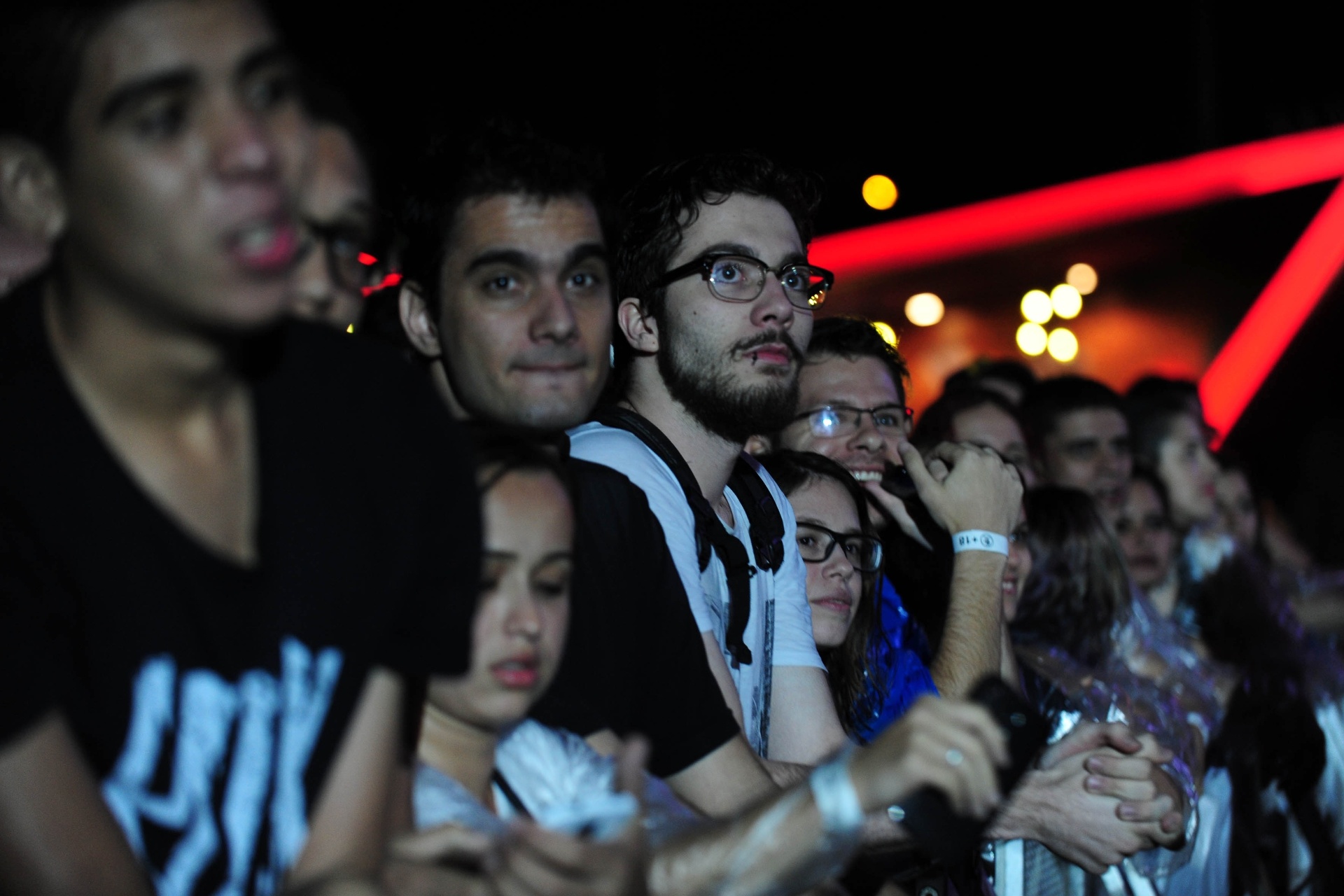 25.set.2015 - Fãs se preparam para o show da banda Deftones em São Paulo - Junior Lago/UOL