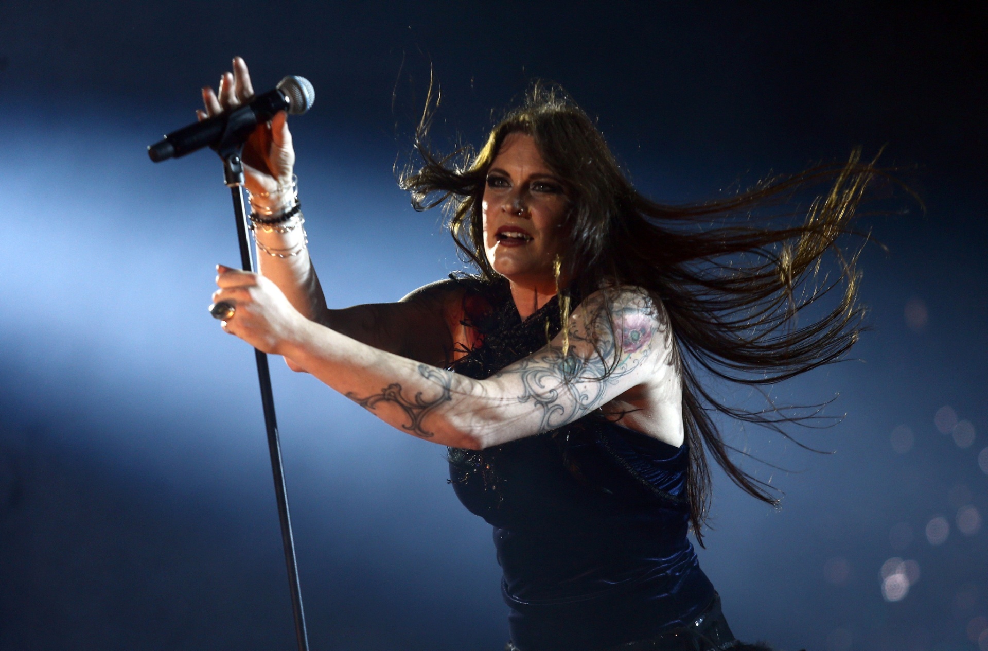 25.set.2015 - Mesmo com menor público, os finlandeses do Nightwish arrancam gritos e pulos dos fãs no palco Sunset, durante o quinto dia de shows do Rock in Rio 2015. - Wilton Junior/Estadão Conteúdo