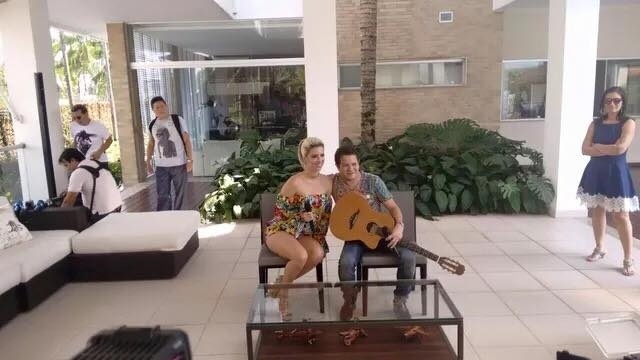 31.out.2015 - Chiminha apresenta oficialmente, em Belém (PA), Thábata Mendes como sua nova parceira musical para 2016 - Reprodução/Facebook