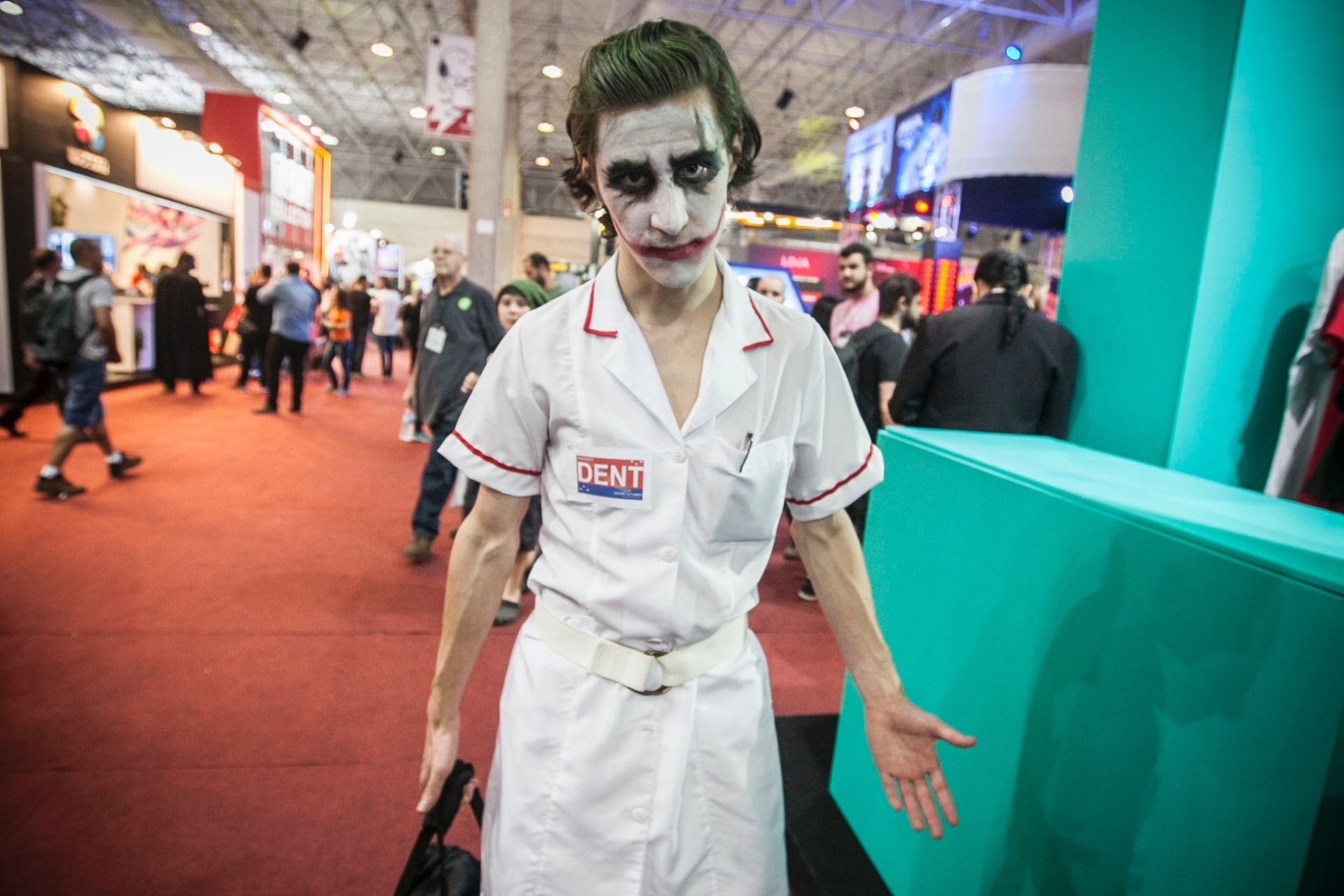 4.dez.2015 - Fã do Coringa capricha na fantasia na Comic Con Experience 2015, no Centro de Exposições São Paulo Expo - Lucas Lima/UOL