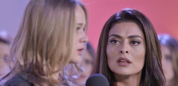 Carolina (Juliana Paes) descobre que não está esperando um filho quando uma das candidatas do concurso anuncia sua gravidez - Reprodução/"Totalmente Demais"/GShow