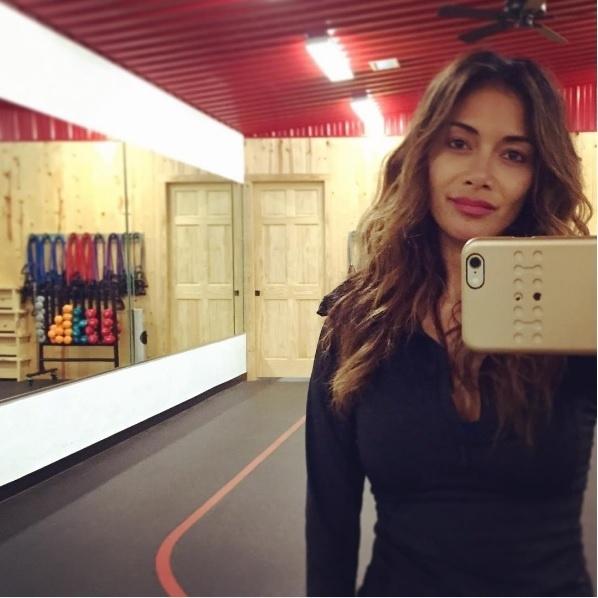 Nicole Scherzinger sem maquiagem na academia - Reprodução/ Instagram/ @nicolescherzy