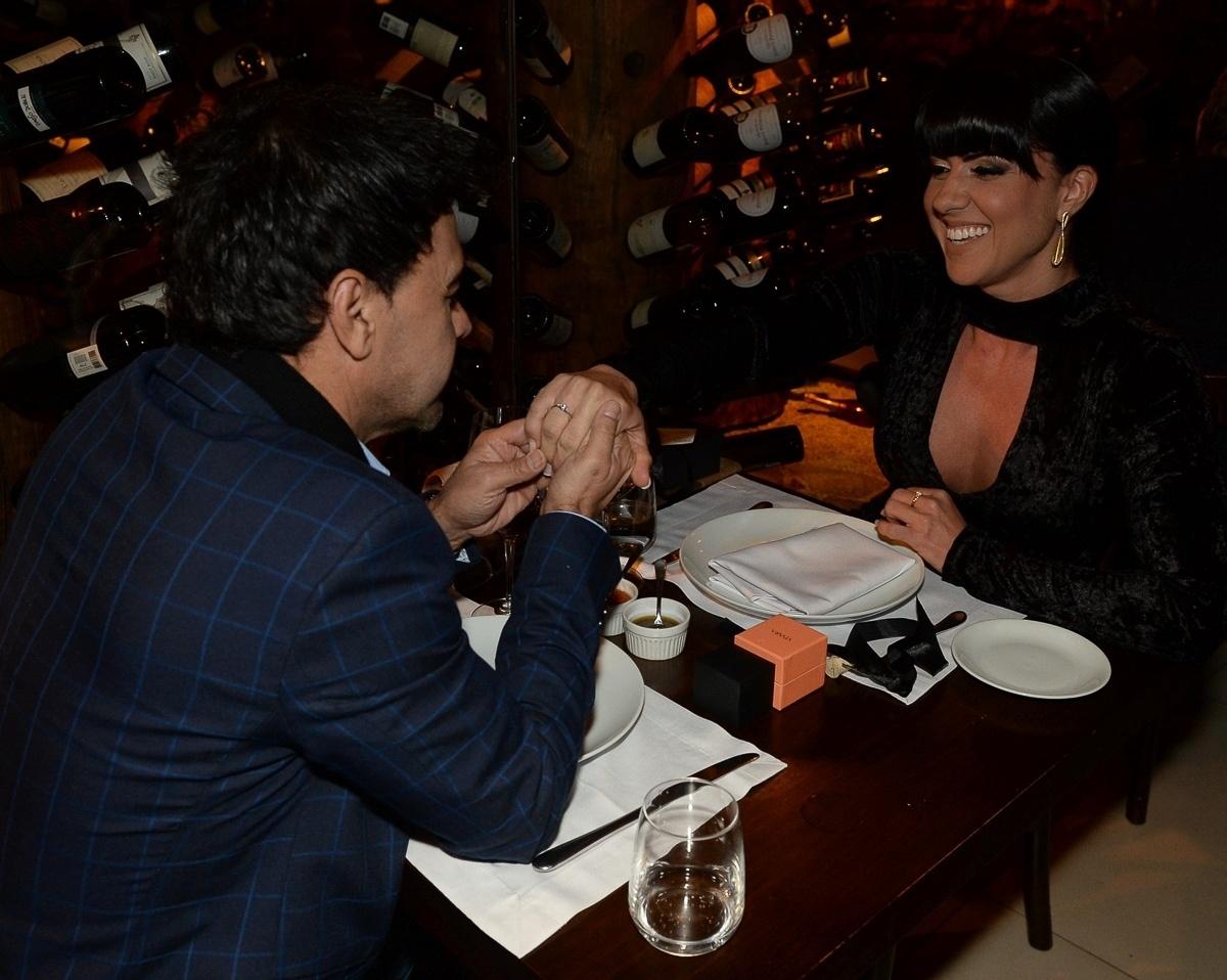 Zezé Di Camargo faz surpresa para Graciele Lacerda em jantar de Dia dos Namorados e a pede em casamento - Francisco Cepeda/AgNews