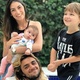 Mariana Uhlmann posta foto com Felipe Simas e os dois filhos do casal, Maria e Joaquim - Reprodução/Instagram
