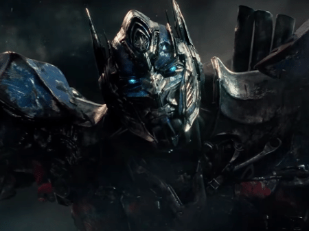 Cena do filme "Transformers: O Último Cavaleiro" - Divulgação