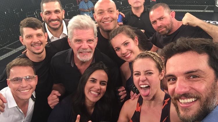 Nesta terça, Well gravou cenas da luta em que Jeiza vence a luta e ganha a vaga para disputar o cinturão. O elenco posou junto nos bastidores de gravação no clube Hebraica em Laranjeiras, zona sul do Rio - Arquivo Pessoal - Arquivo Pessoal