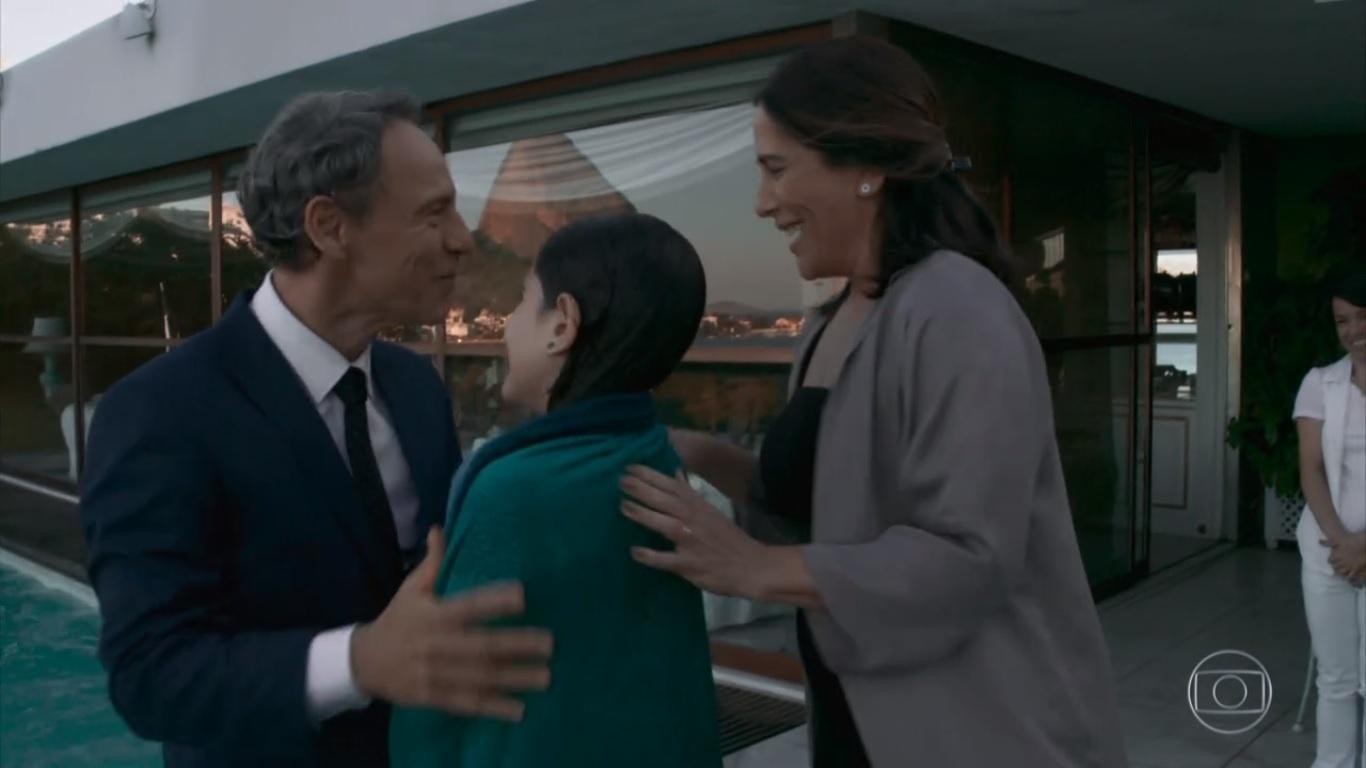 Henrique (Emilio de Mello), Adriana (Lara Cariello) e Elizabeth (Gloria Pires) em "O Outro Lado do Paraíso" - Reprodução/TV Globo