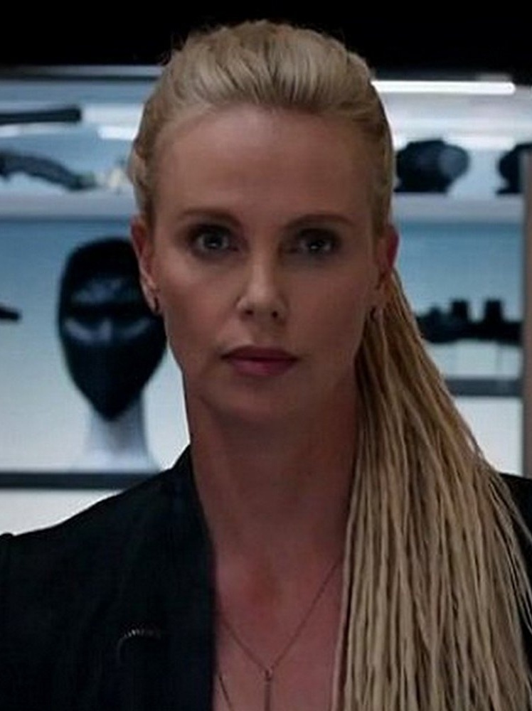 Velozes e Furiosos 9: Charlize Theron exibe o novo visual de Cipher