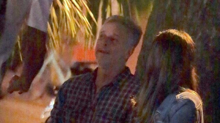 Marcello Novaes e a namorada aproveitaram para conversa - AgNews - AgNews