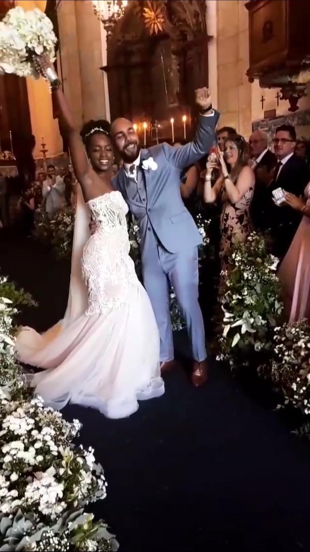 A cantora Iza e o produtor musical Sérgio Santos se casam no Rio de Janeiro - Reprodução/Instagram