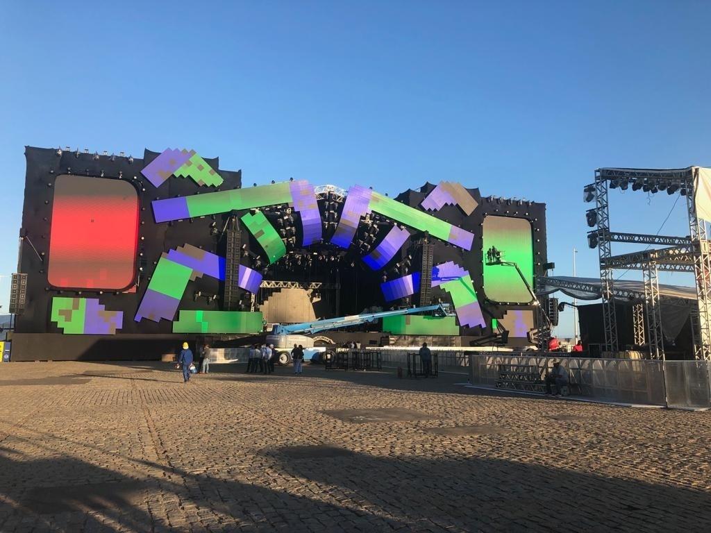 Montagem do palco do Festival da Virada de Salvador 2018 - Adriana de Barros/UOL