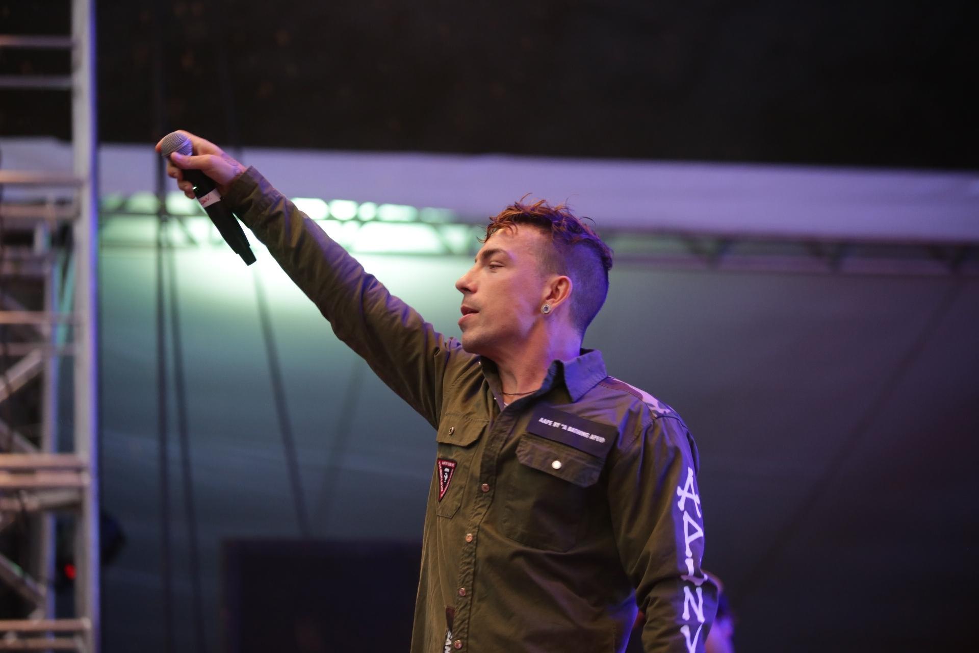 Di Ferrero cantou "Só por uma Noite" e "Lutar pelo que é Meu" no show em tributo ao Charlie Brown Jr no Vale do Anhangabaú, em São Paulo - Diego Padgurschi/UOL