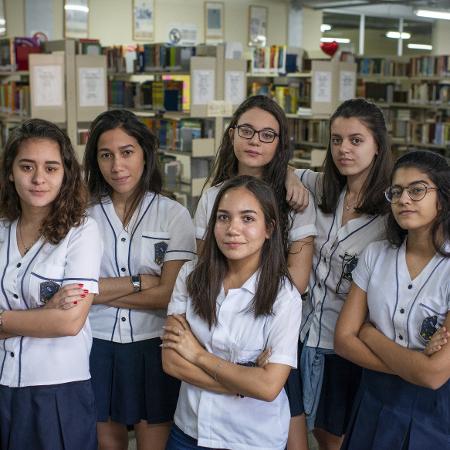 Reunidas, as alunas cariocas estudam autoras mulheres - Lucas Landau/ UOL - Lucas Landau/ UOL