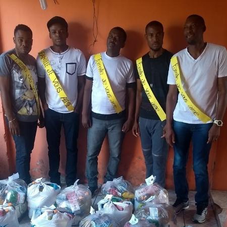Grupo de imigrantes haitianos de Guaporé (RS) doa cestas básicas para ajudar na crise do coronavírus - Arquivo Pessoal