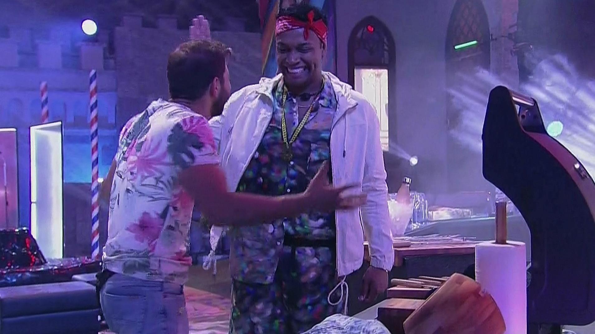 BBB 21: Nego Di recebe amigos na festa - Reprodução/Globoplay