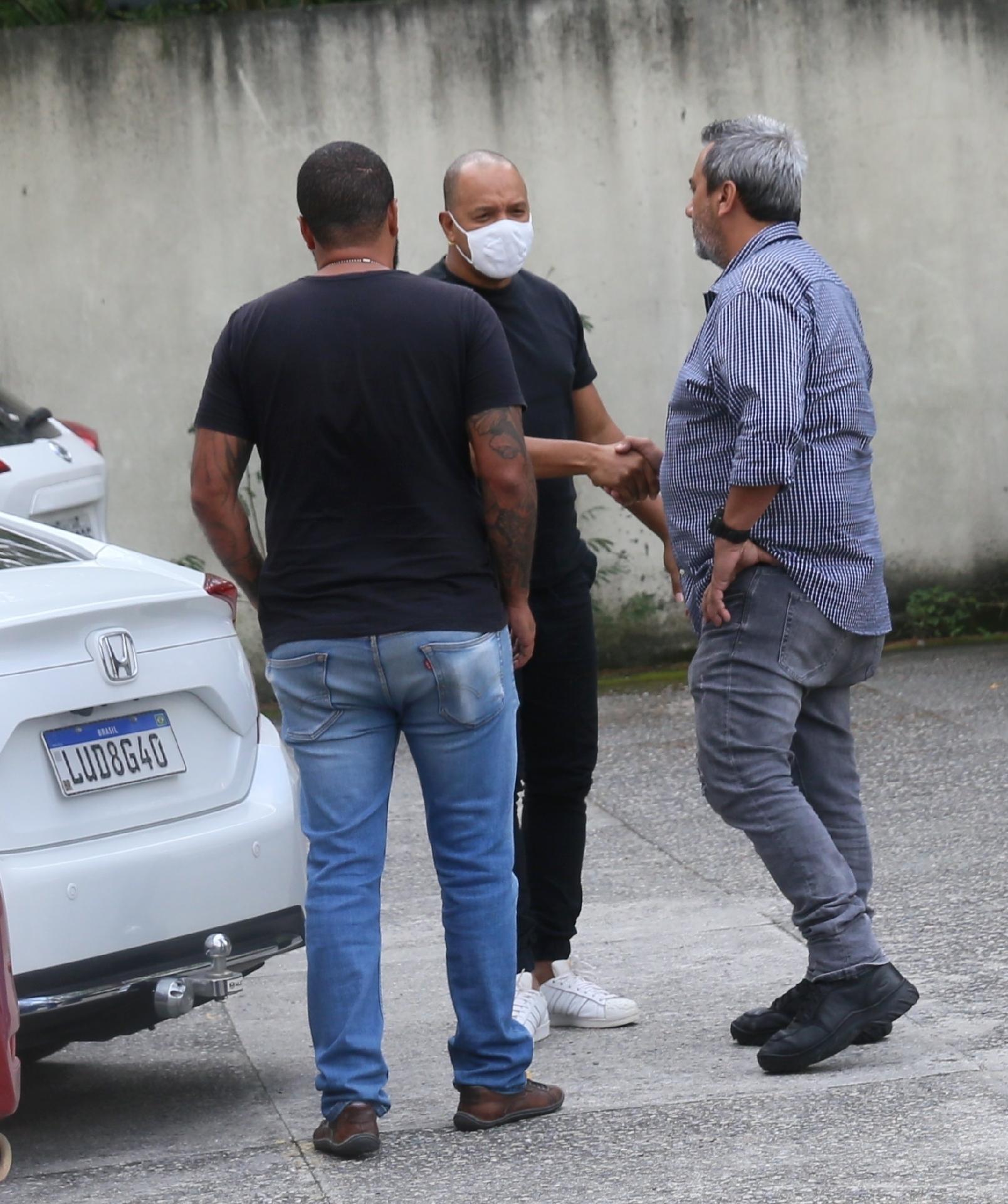 Anderson Leonardo chegando para prestar depoimento em Realengo, no Rio - Anderson Borde/AgNews