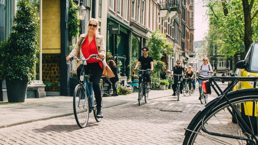 Amsterdã, na Holanda: uso de máscara deixará de ser obrigatório na maior parte dos espaços públicos - Getty Images/iStockphoto
