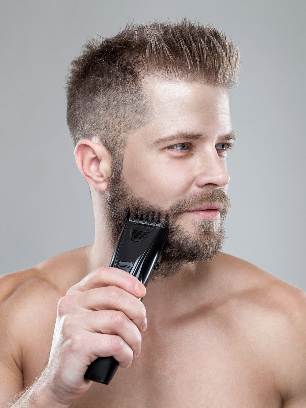 Jogo Pou tempo de barbear online. Jogar gratis