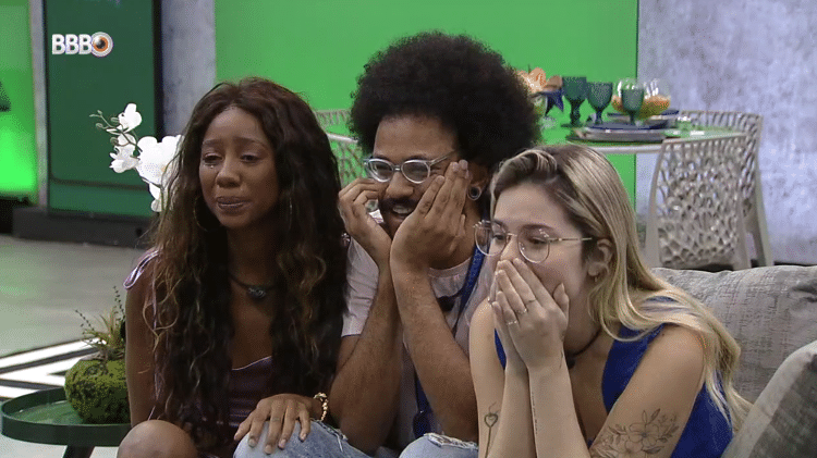 BBB 21: Camilla de Lucas e Viih Tube consolam João após presente do anjo - Reprodução/Globoplay - Reprodução/Globoplay
