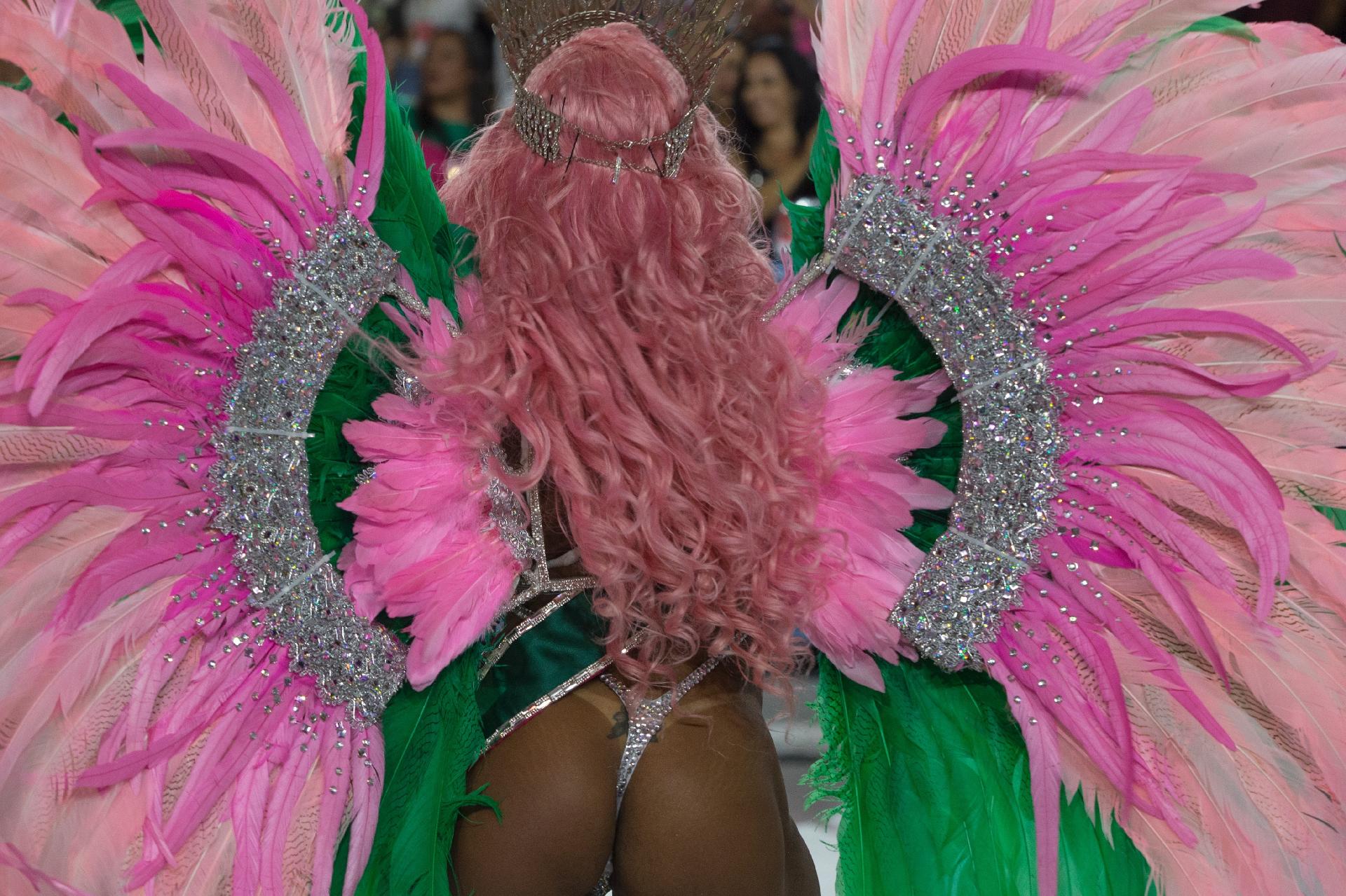 22.abr.2022 - Desfile da Mangueira na primeira noite do carnaval 2022 na Sapucaí - Júlio César Guimarães/UOL
