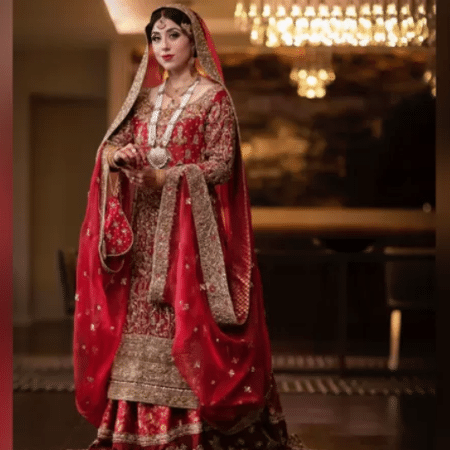 Sania Khan casou-se em junho de 2021 - "um fabuloso casamento paquistanês", segundo uma de suas amigas - BBC