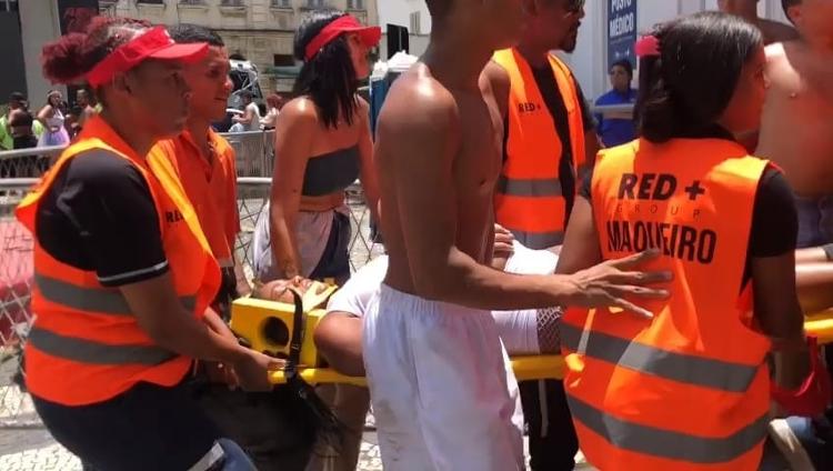 Foliã é socorrida durante bloco Fervo da Lud, no Rio