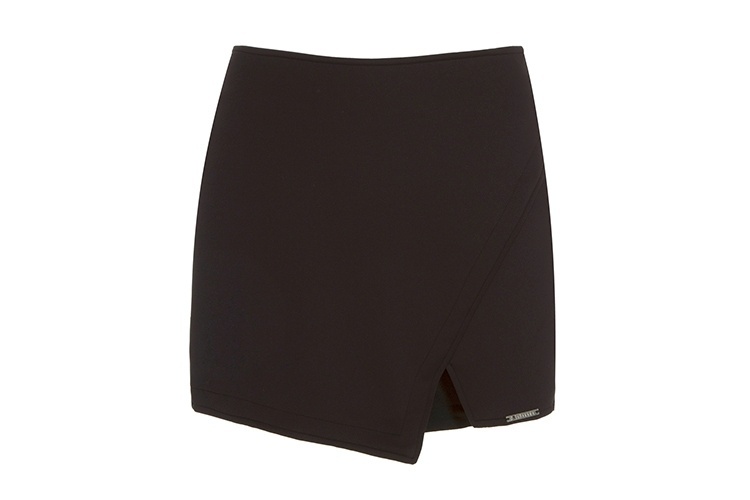 Minissaia com pequena fenda, da Gatabakana. Preço: R$ 129,60. Informações: www.gatabakana.com.br | Preço e disponibilidade pesquisados em outubro de 2015 e sujeitos a alterações - Divulgação