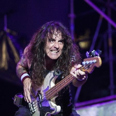 26.mar.2016 - O baixista Steve Harris se apresenta com o Iron Maiden no Allianz Parque, em São Paulo - Lucas Lima/UOL
