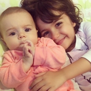 Celeste e Joana, filhas da atriz Francisca Queiroz - Reprodução/Instagram/chicaqueiroz - Reprodução/Instagram/chicaqueiroz