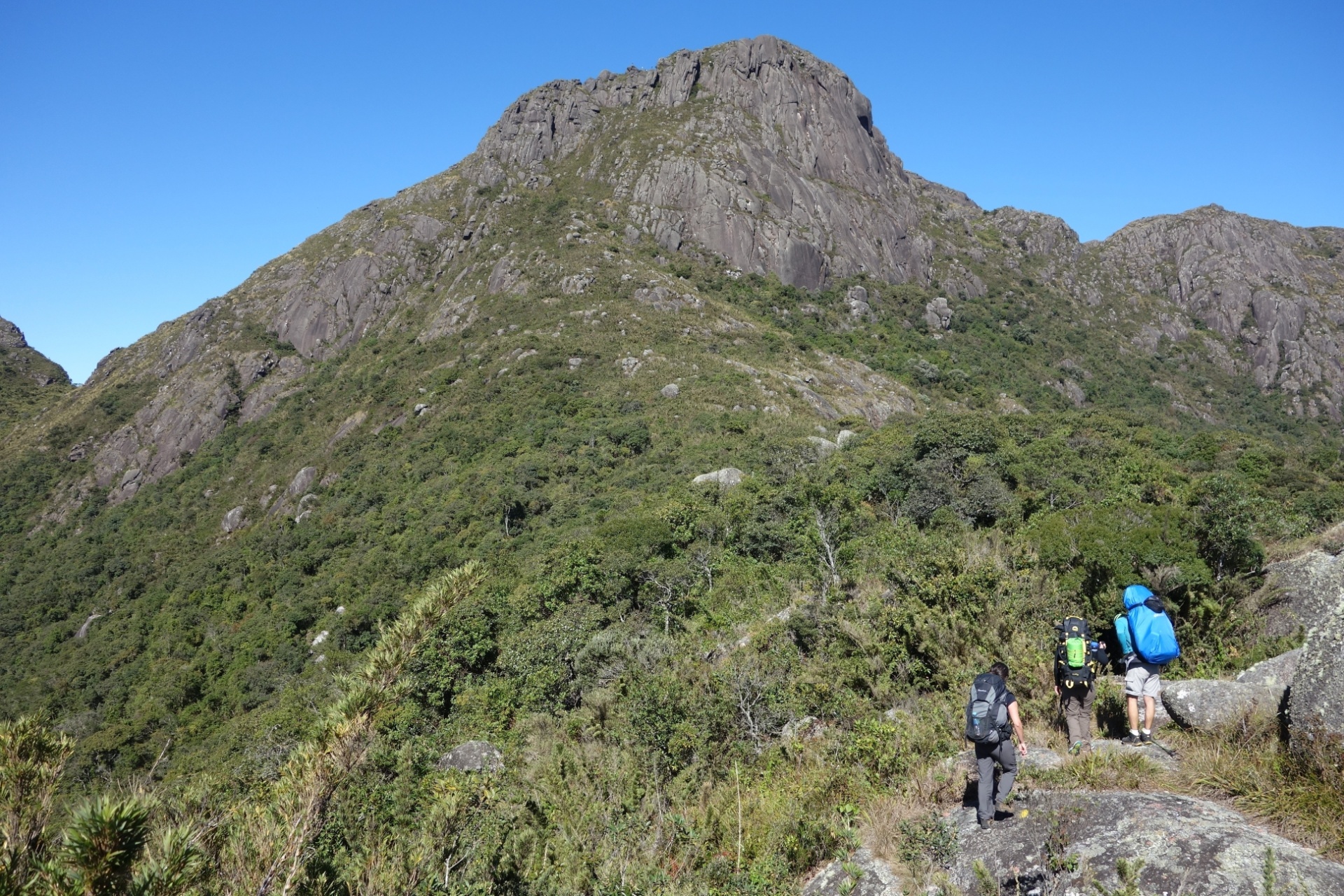 Fotos Montanhista de 75 anos é o guardião do Pico dos Marins, na Mantiqueira 26/09/2016 UOL Fotos Montanhista de 75 anos é o guardião do Pico dos Marins, na Mantiqueira 26/09/2016 UOL